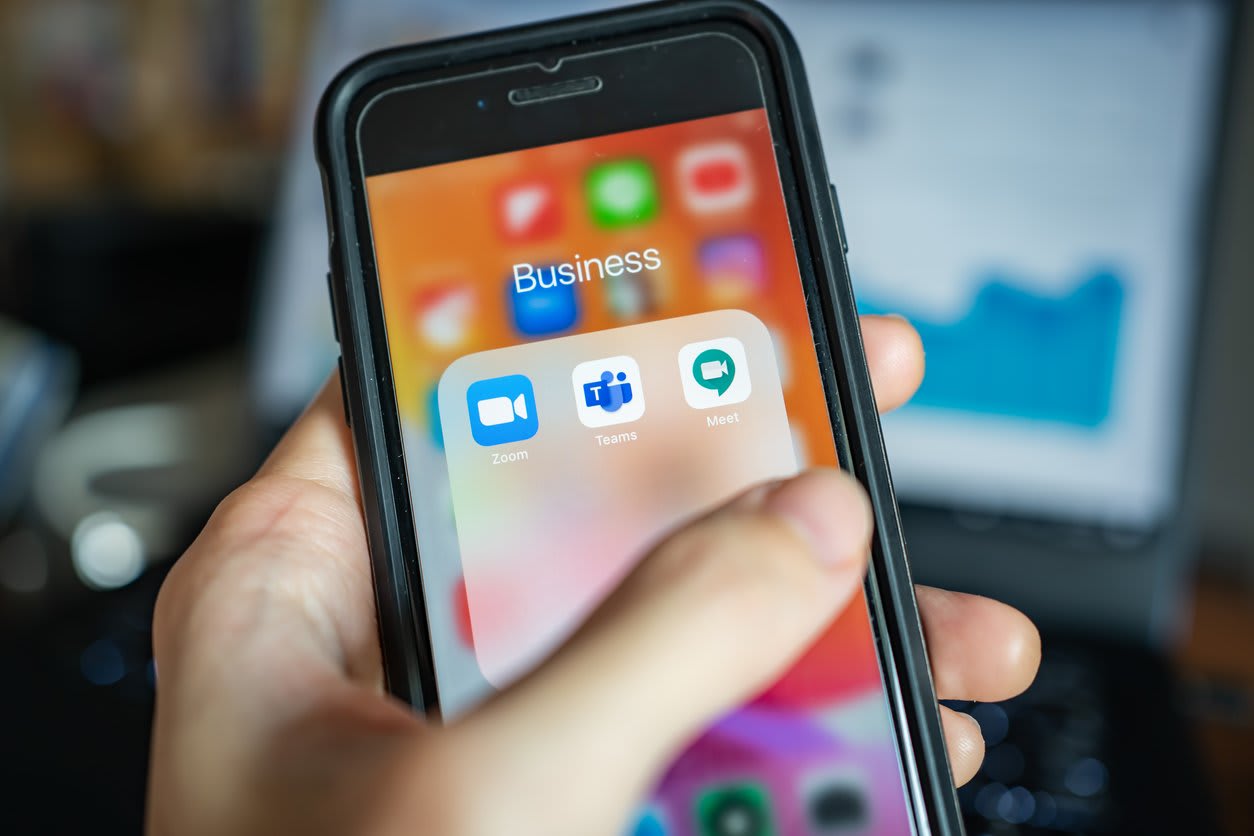 Microsoft-Teams-vs-Zoom-Showdown-Ultimate-Guide-to-Choosing-Your-Next-Video-Conferencing-Platform